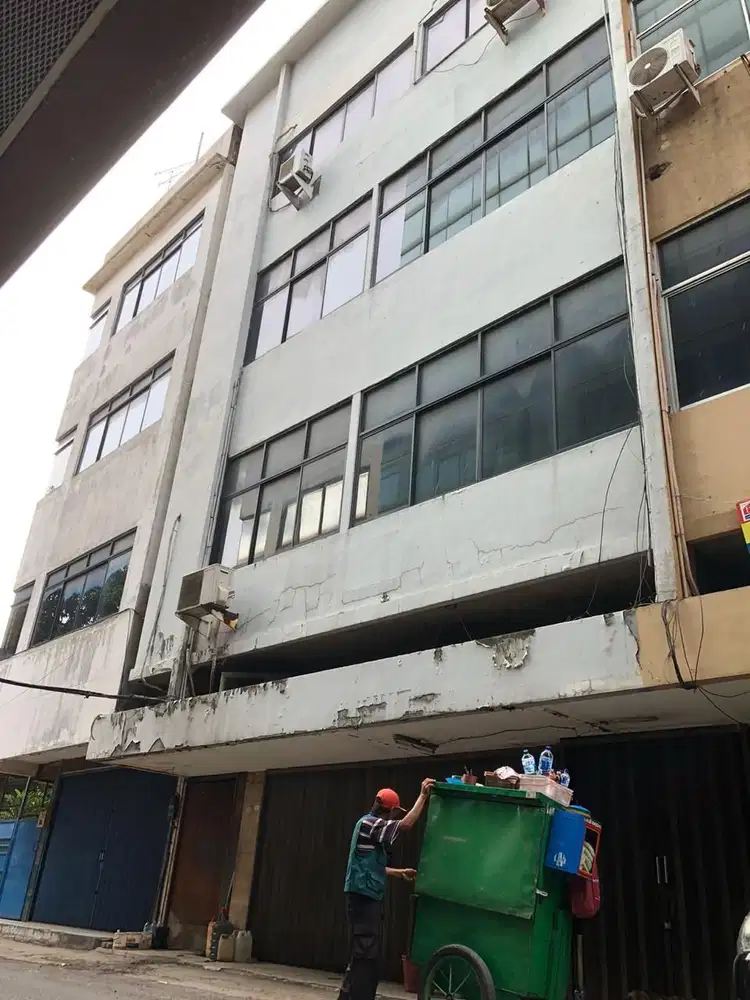 Ruko Gandeng 5 Lantai Lokasi Strategis di Hayam Wuruk