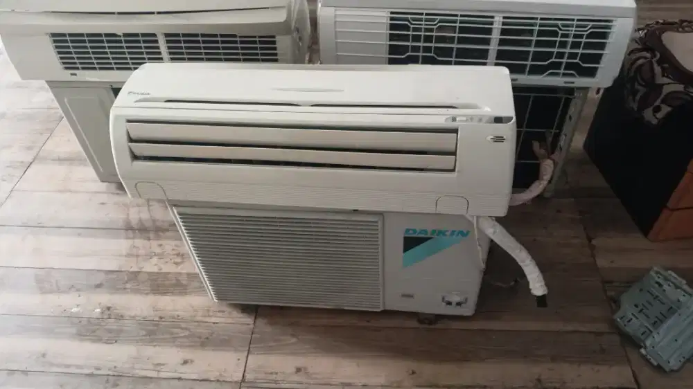 jual AC second bergaransi. Daikin Thailand 1/2 pk & 1 pk harga Sama.