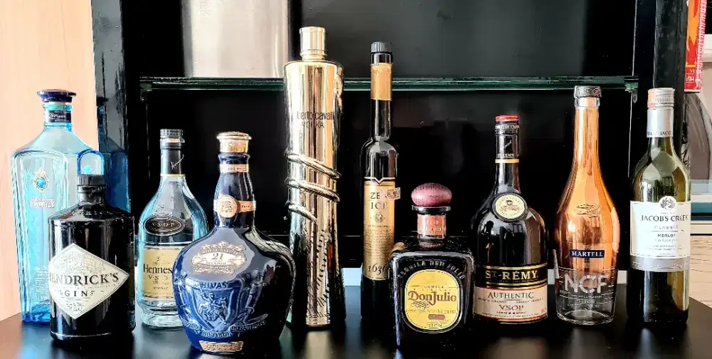 Koleksi botol minum bekas hiasan