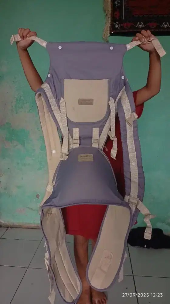 Gendongan bayi merk ZAVANESE masih layak