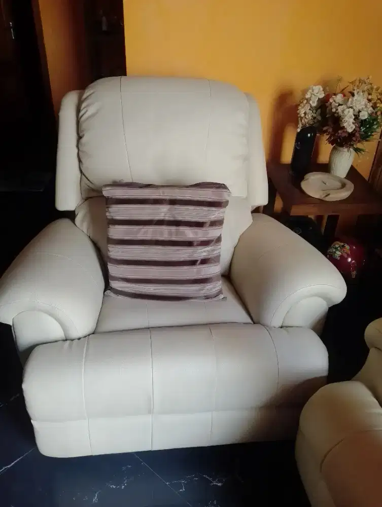 Sofa Single Warna Krem / khaki