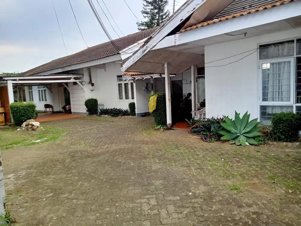 Tanah dan 2 Unit Rumah Luas 920m Dago Bandung