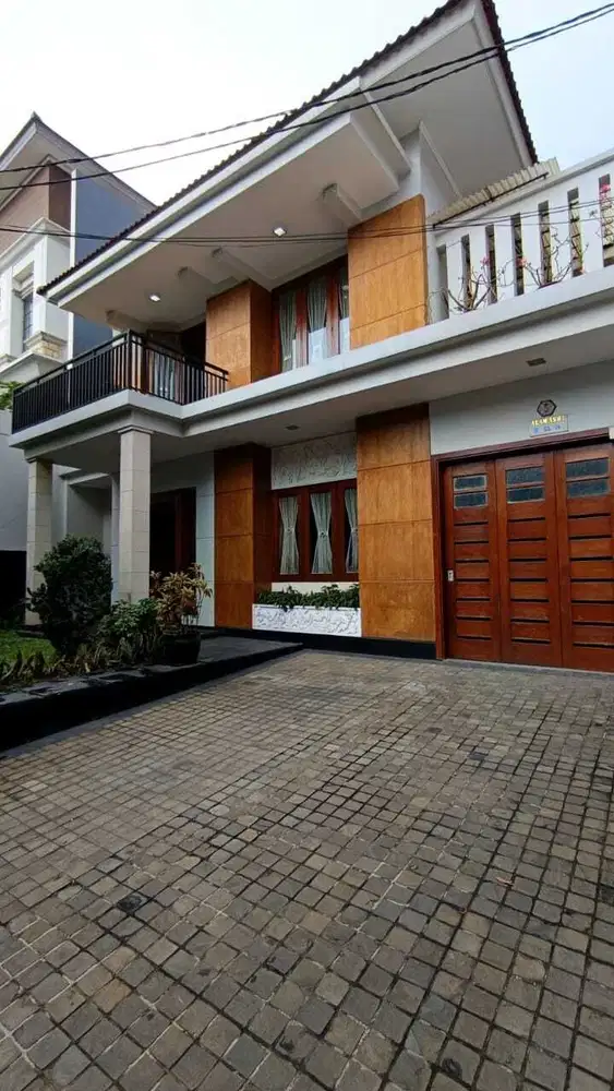 Rumah di Pondok Indah Siap Huni Ada Swimming Pool