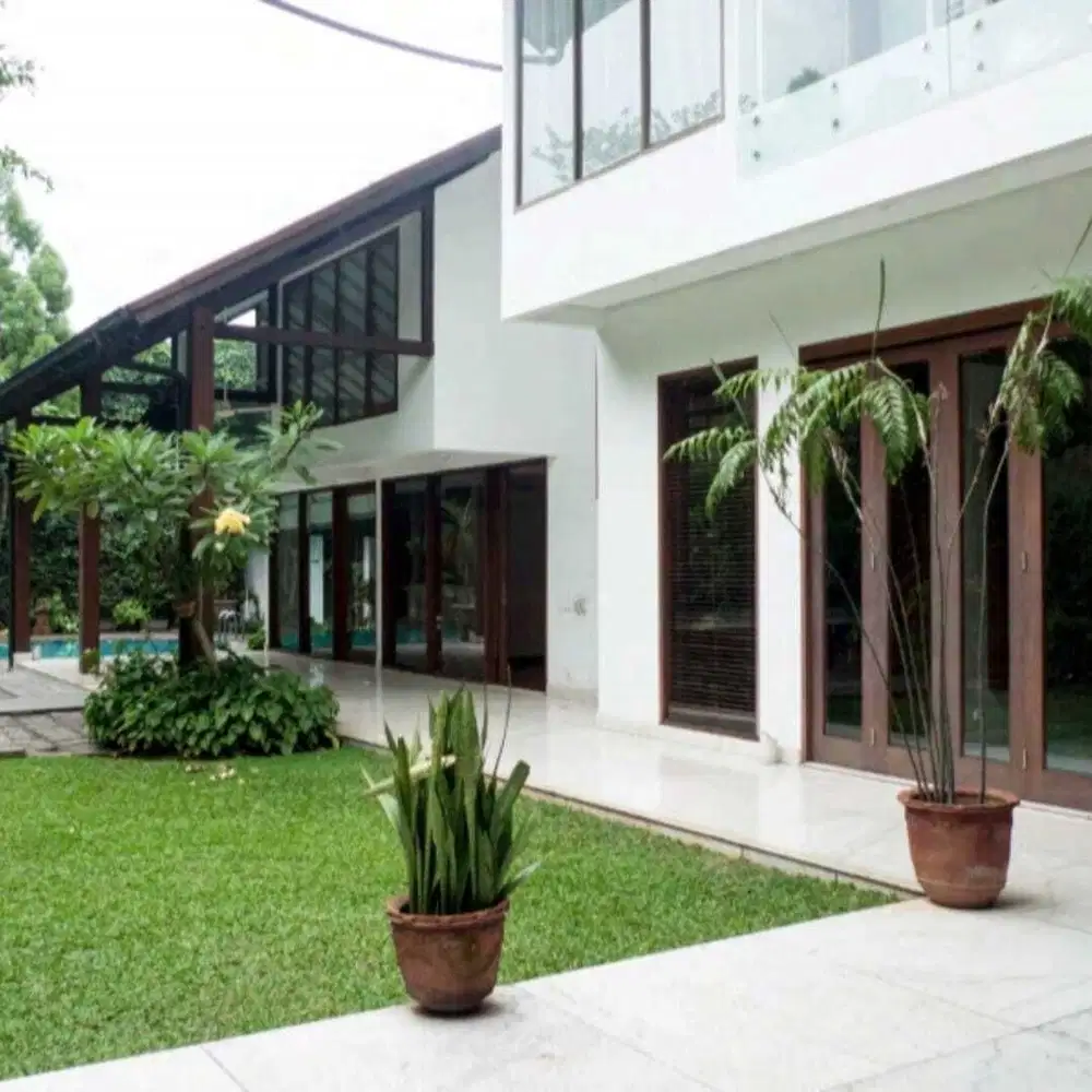 Rumah Bagus dan Asri Ada Swimming Pool di Kemang Jakarta Selatan