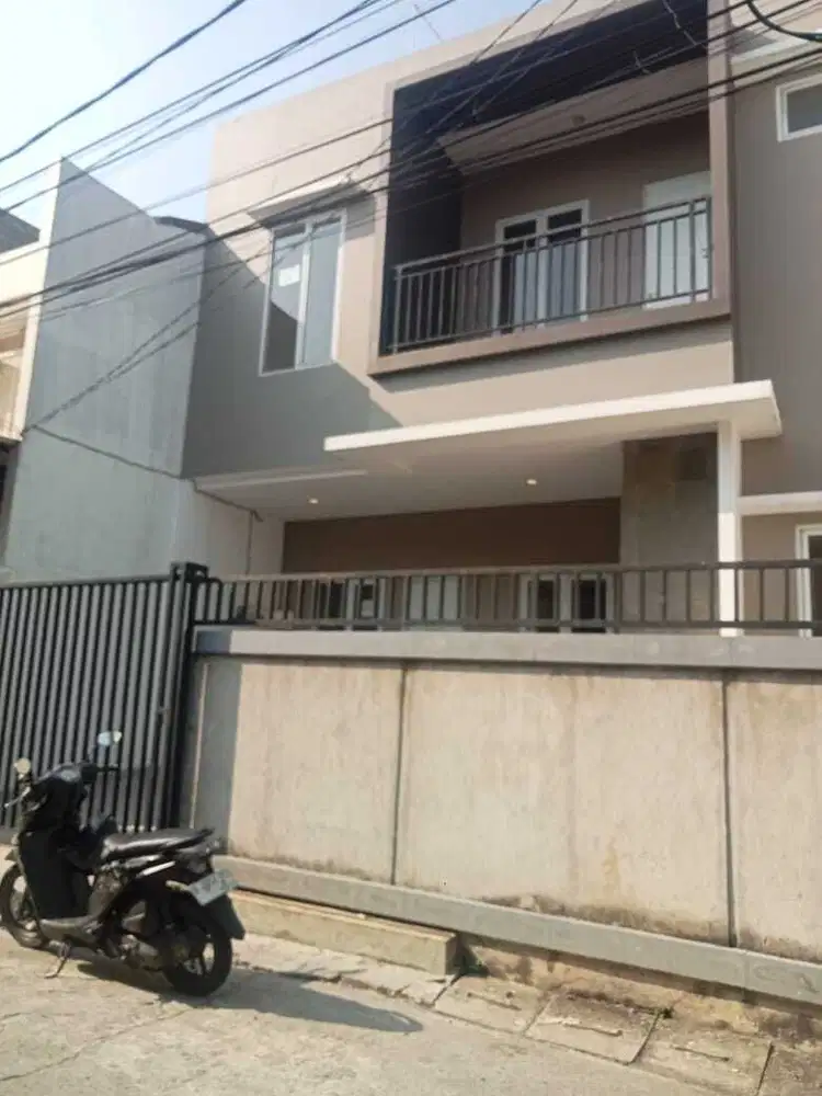 Rumah 3 Lantai Luas 132m  Ada 2 Unit di Sunter Garden Jakarta Utara