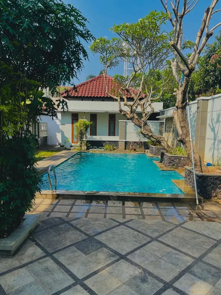 Rumah di Bukit Permai Cibubur Luas Ada Swimming Pool