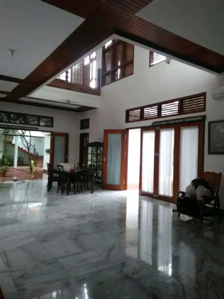 Rumah di Bintaro Sektor 5 Asri dan Nyaman Luas 971m