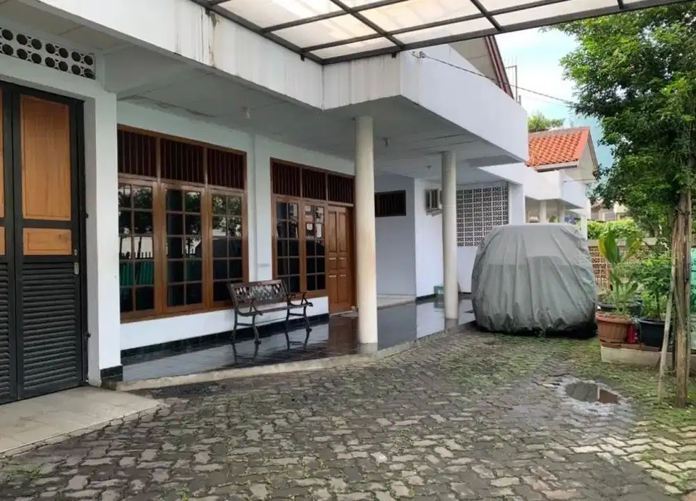 Rumah di Anggrek Karet Belakang Setiabudi Luas 348m