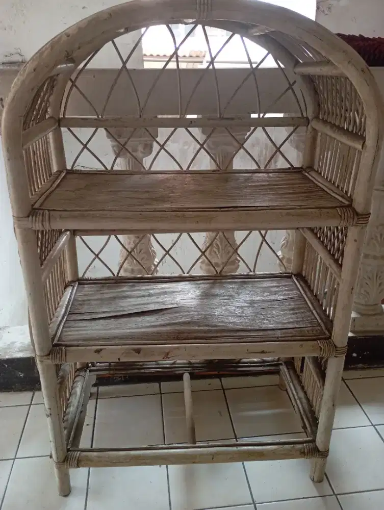 Rak Buku Multi fungsi Rotan Bekas
