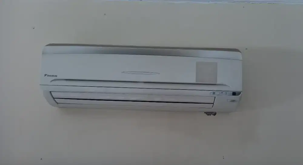 DIJUAL CEPAT AC DAIKIN 1.5 PK KONDISI BAGUS DINGIN