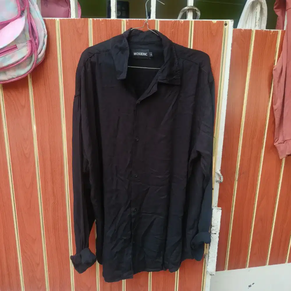 Kemeja hitam panjang