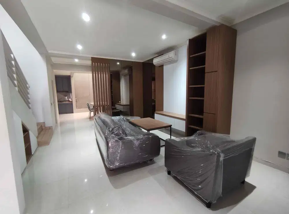 Disewakan Rumah Siap Huni Full Furnished Terbaik di Cluster Opal Utara, Gading Serpong