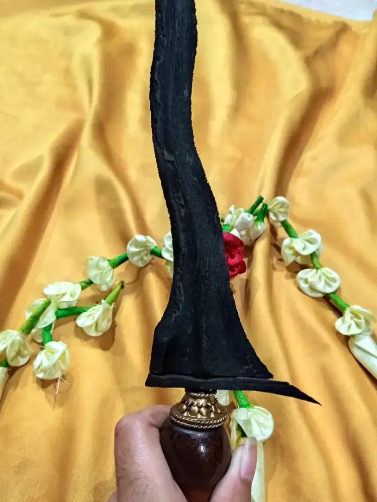 Keris sepuh Majapahit dhapur Pulanggeni pamor Keleng