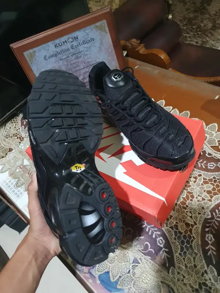 Sepatu Nike air max plus tn Triple Black