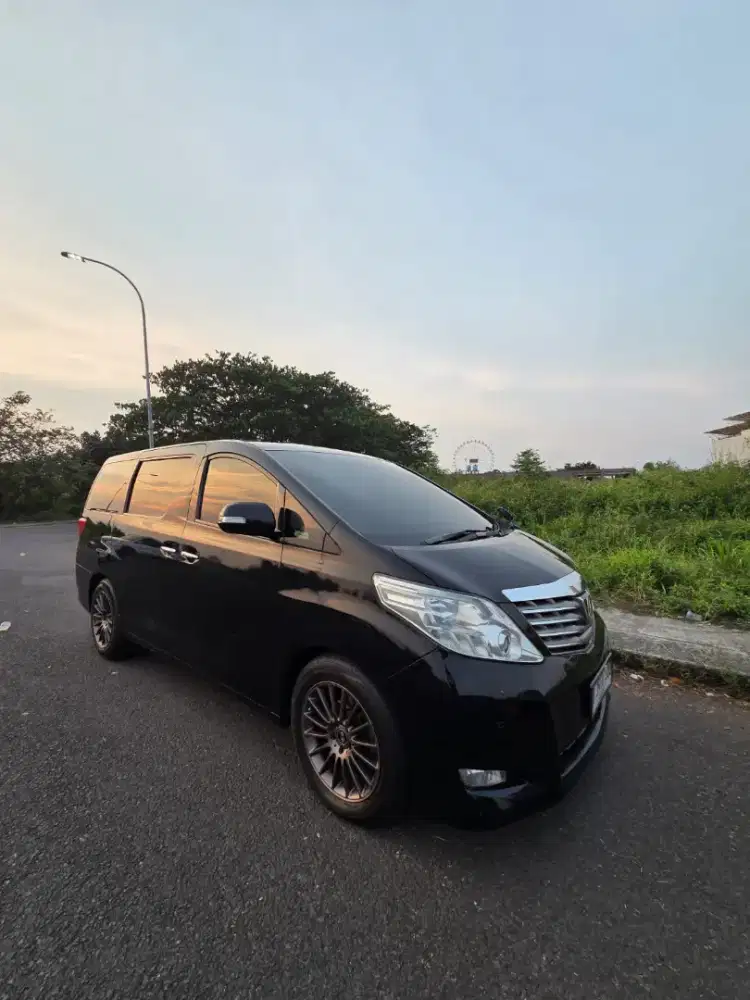 Toyota Alphard 2011