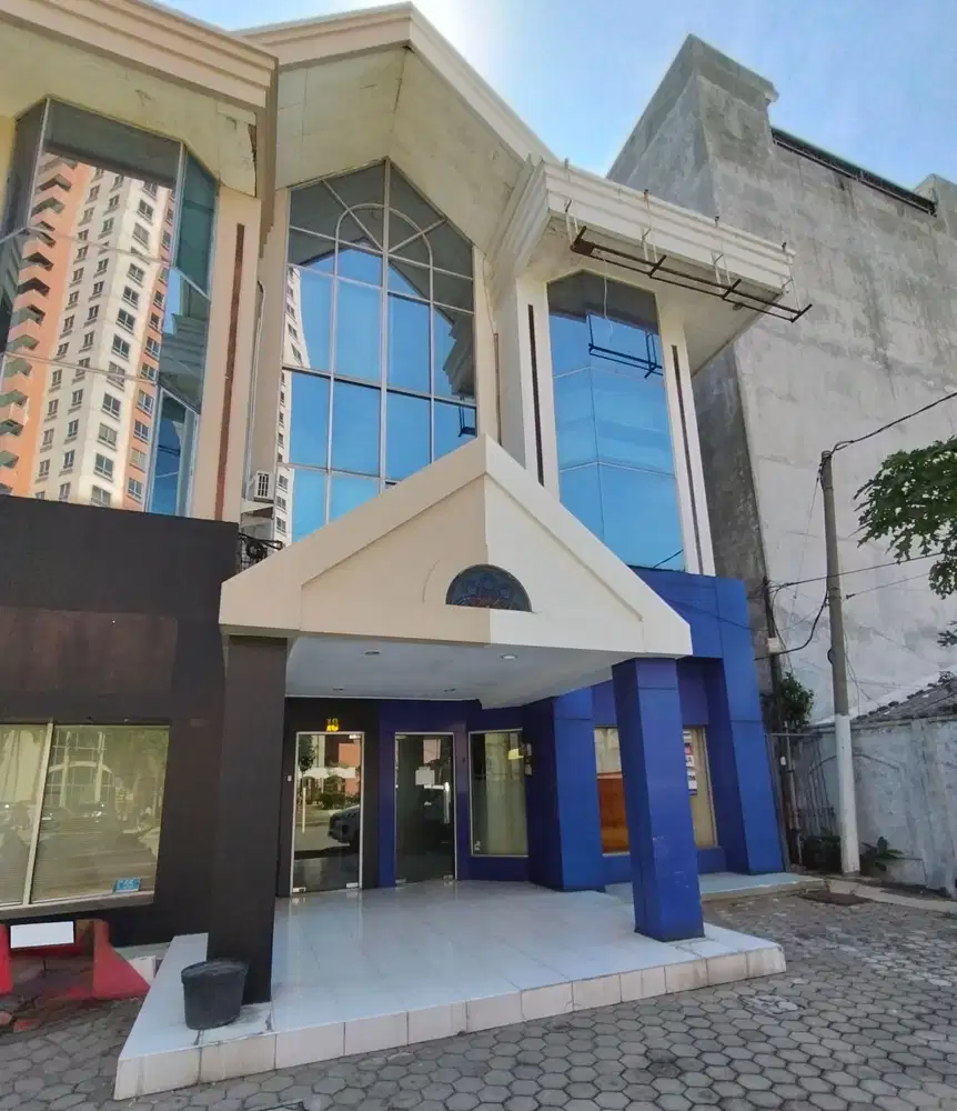 Rumah kantor 3 lantai di kawasan HR Muhammad