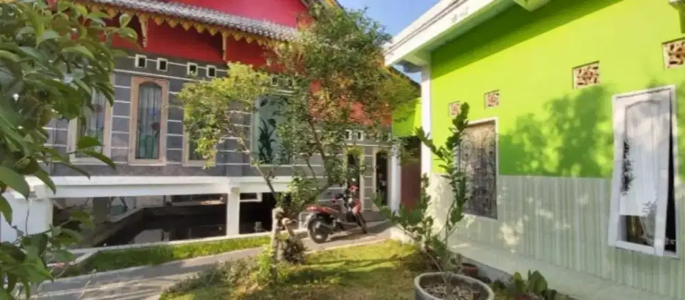 Rumah pinggir jalan