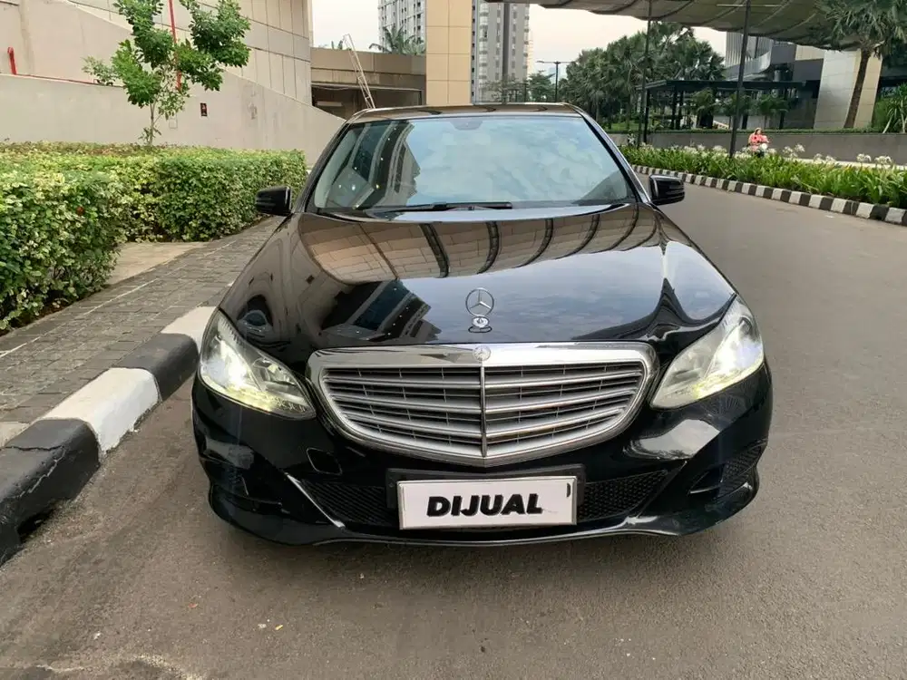 Mercedes Benz Mercy E200 E 200 Hitam NO MALFUNCTION Baru Peremajaan!