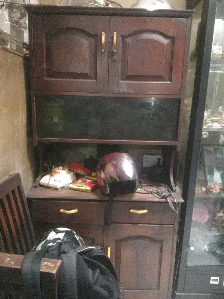 Dijual lemari kayu jati bekas