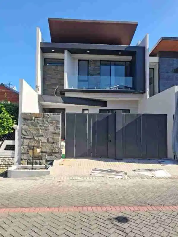 rumah lux manyar jaya manyar kartika surabaya LT 176m2