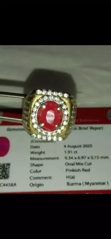 Ruby Burma 1,91ct oval cut + memo