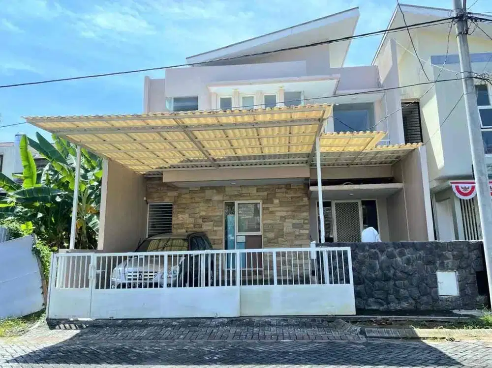 DIJUAL RUMAH PANTAI MENTARI 2 LANTAI TERAWAT, BERSIH & SIAP HUNI SURABAYA