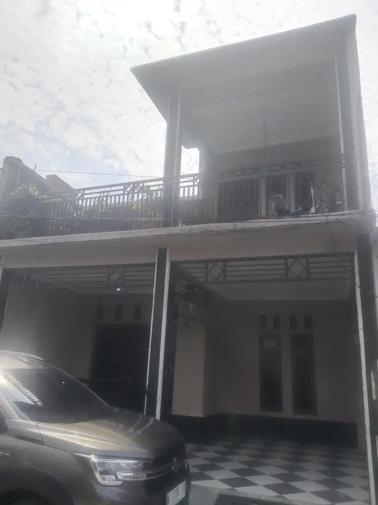 Rumah 2 Lantai di Cluster Akasia 1 Perumahan Taman Royal 3 Tangerang