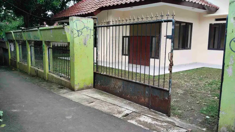 Di jual atau di kontrak rumah siap huni SHM masuk mobil nempel RSUD depok