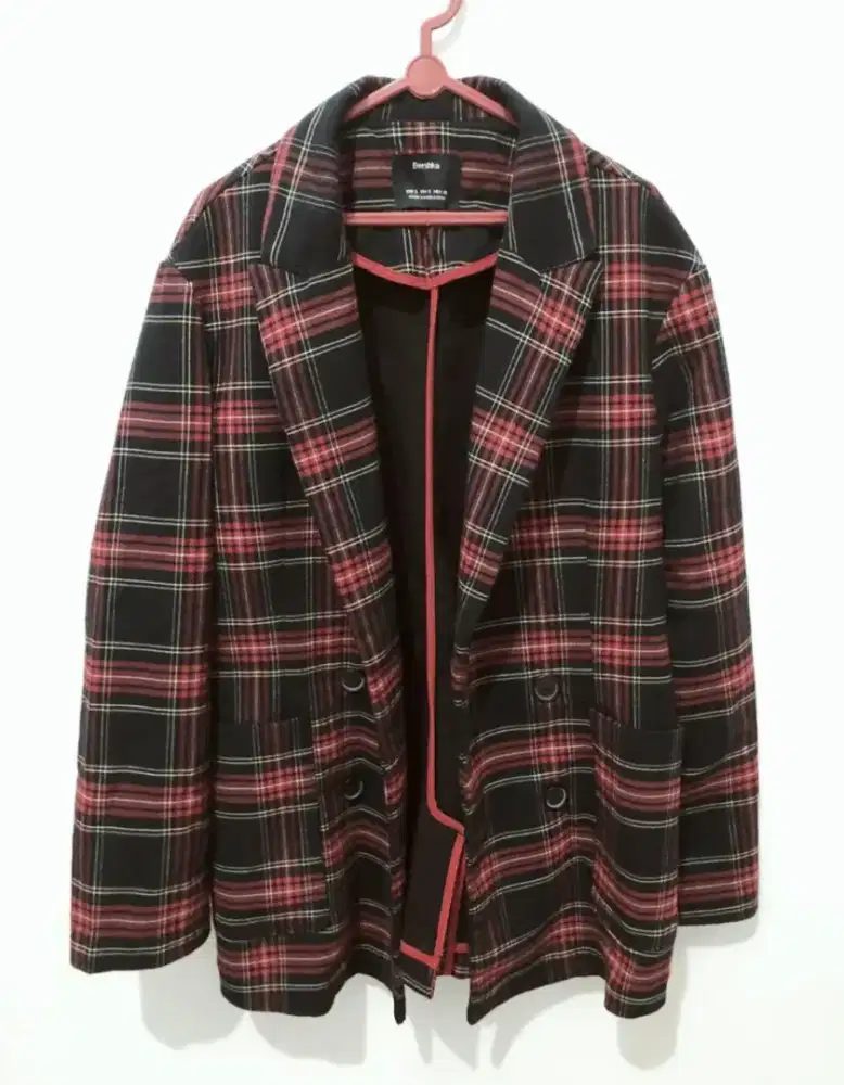 Blazer Pria/Wanita BERSHKA Hitam Les Merah