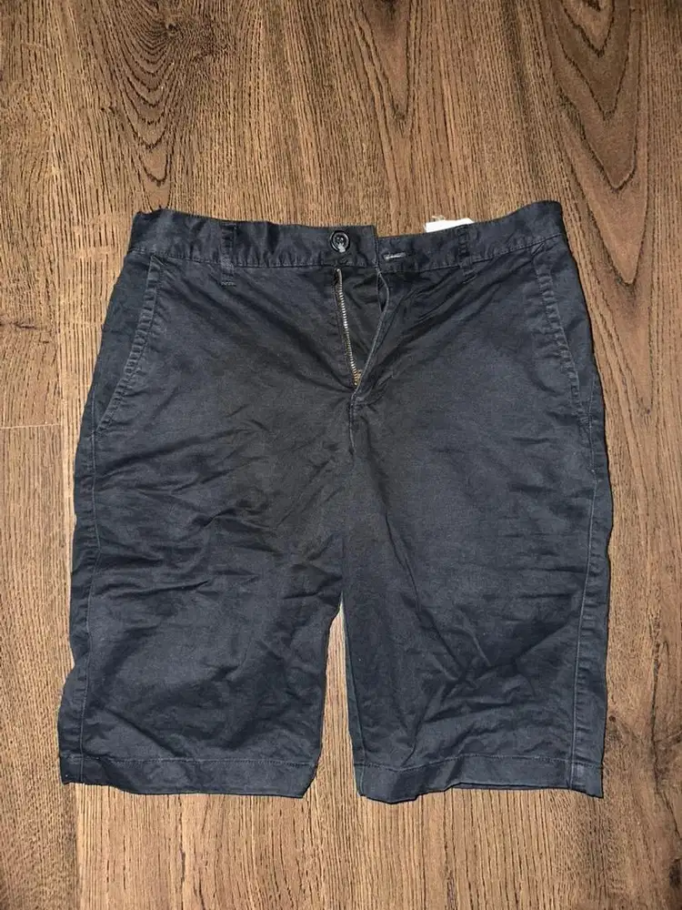 Giordano Shorts Hitam