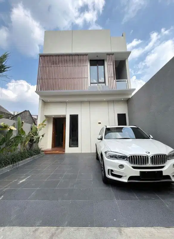 (BANTING HARGA‼️) Rumah 2 Lantai Mewah Design Kontemporer Lokasi Strategis Utara Stadion Maguwo