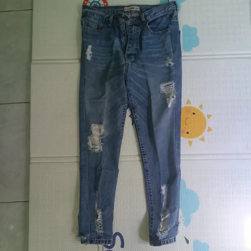 Celana Jeans ada