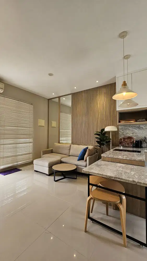 Rumah Cantik Depan Club House Furnished  & Lokasi Strategis