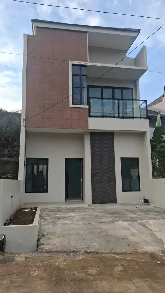 RUMAH MEWAH DUA LANTAI DI CLUSTER MANGUNHARJO TEMBALANG