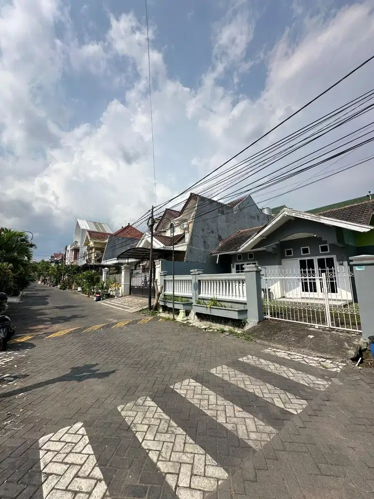 DIJUAL RUMAH SIGURA-GURA COCOK UNTUK KOST HANYA 100 METER DARI KAMPUS UIN KOTA MALANG
