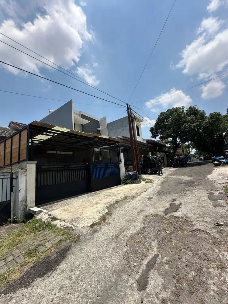 DIJUAL RUMAH JALAN BUNGA-BUNGA SUHAT KOTA MALANG COCOK UNTUK KOST DEKAT KAMPUS UB