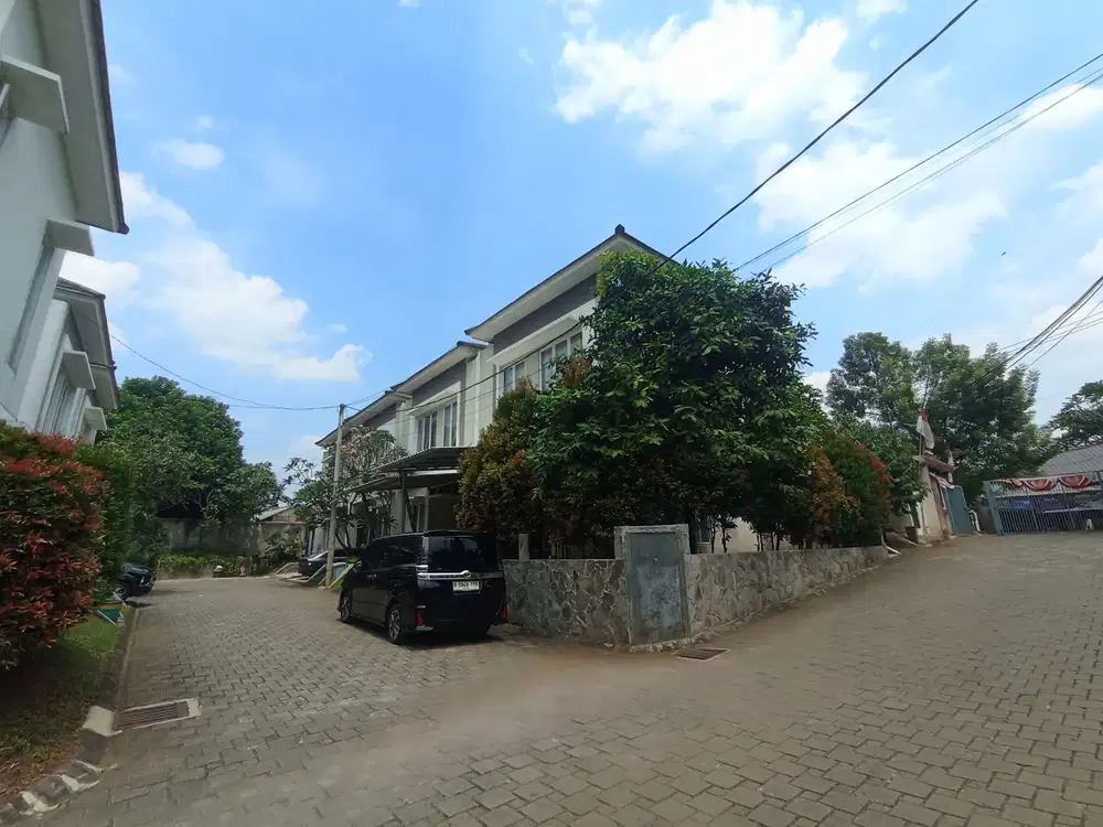 Rumah Hook 2 Lantai Casa39 Townhouse Cibubur Bebas Banjir