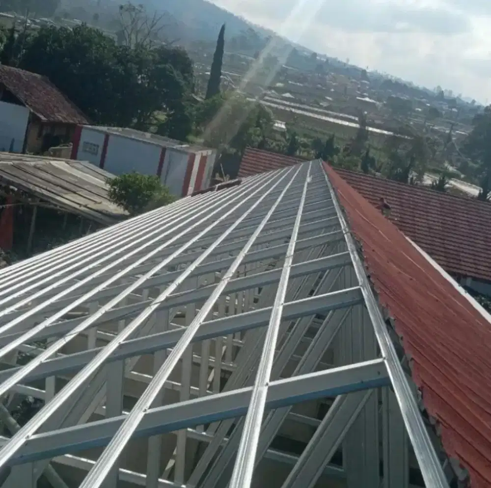 Perbaikan atap bocor dan renopasi