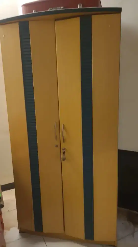 Lemari Pakaian Dan Meja Rias Bekas Kondisi Layak Bahan Mdf