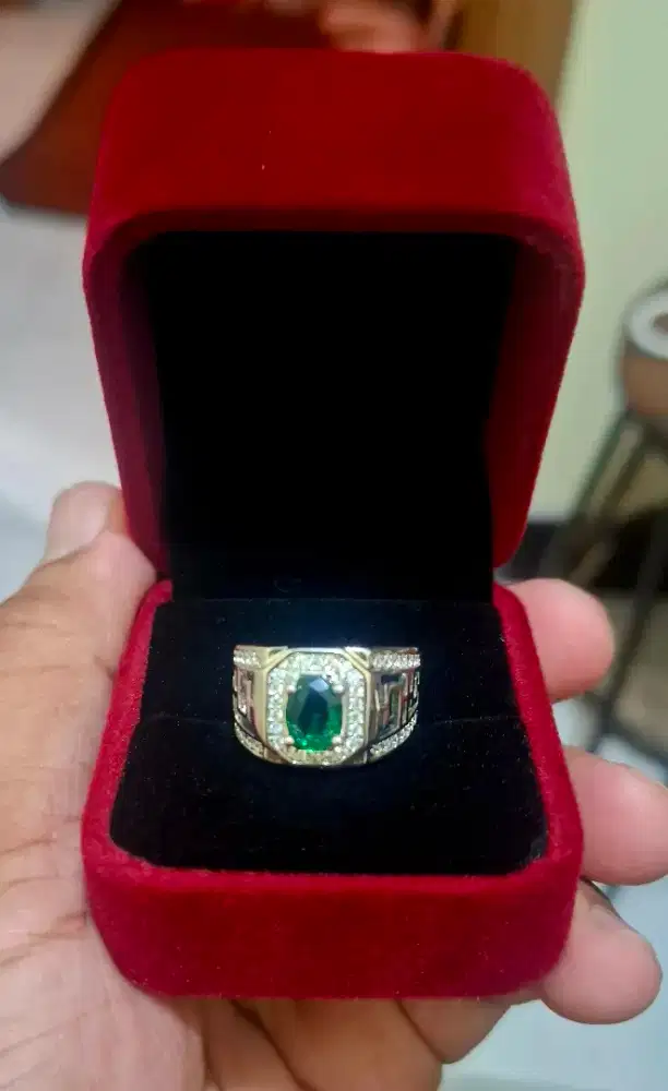 Cincin batu mulia jamrud lengkap dgn memo mulus & mewah