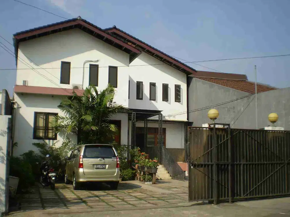 JUAL RUMAH CIPETE UTARA KEBAYORAN BARU JAKARTA SELATAN