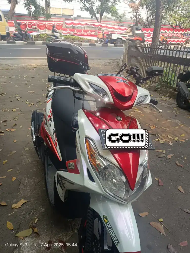 Xeon karbu 2011 warna putih