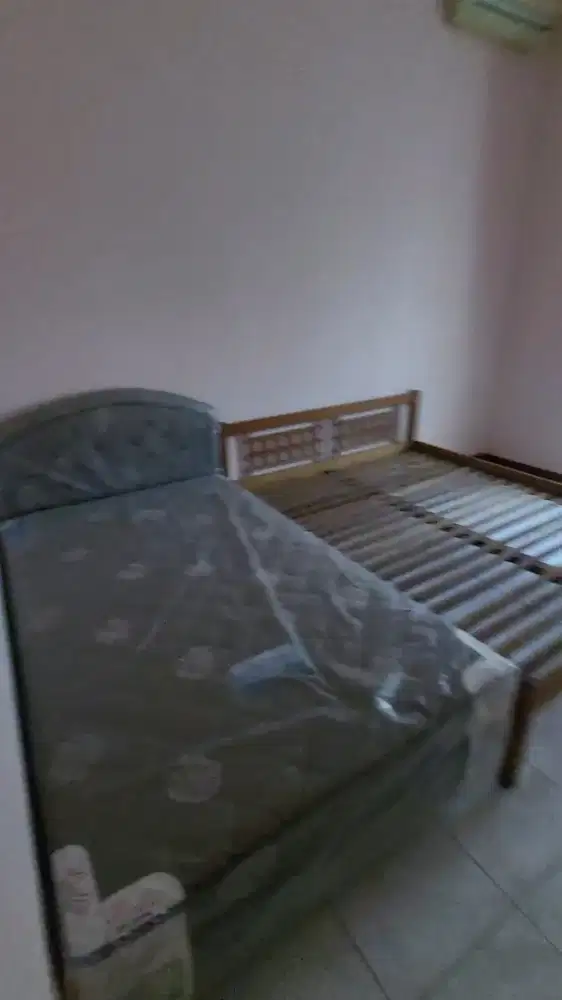 Kasur dan Dipan Kayu Bagus