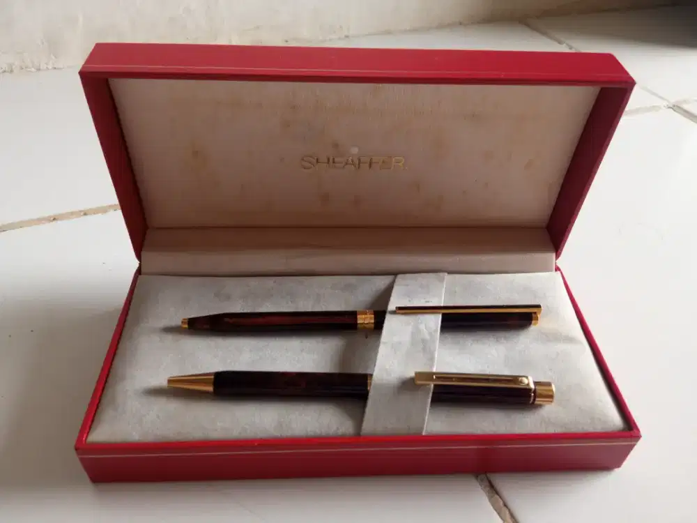 Pulpen St Dupont dan Sheaffer
