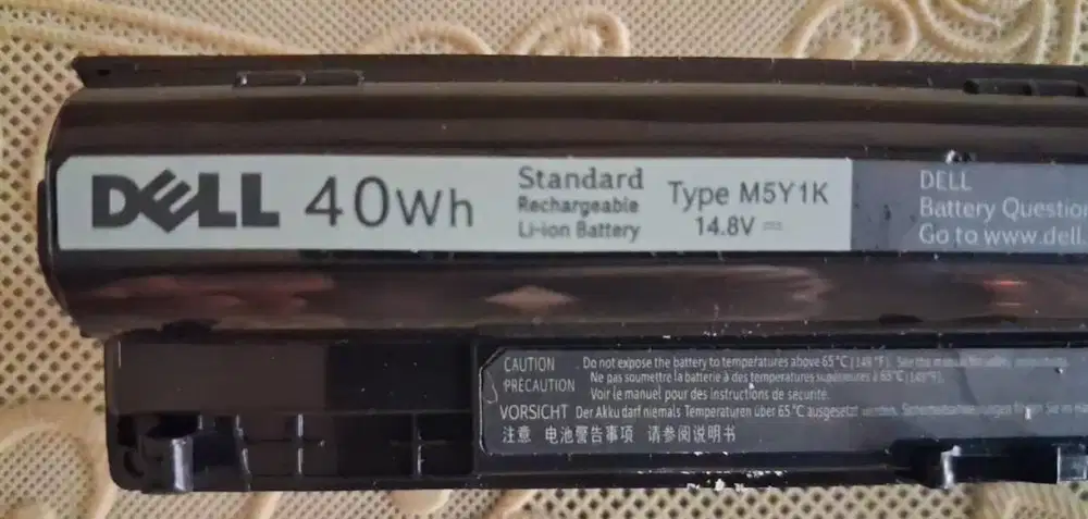 Baterai laptop DELL M5Y1K ORI kondisi Baru