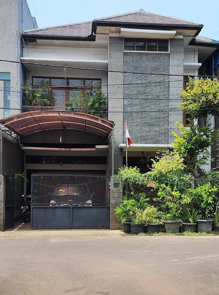 Sewa Rumah 2 Lt di Jakarta Senayan, Bisa untuk Kantor