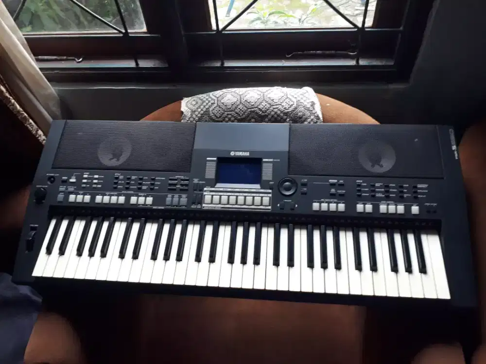 Yamaha PSR S550