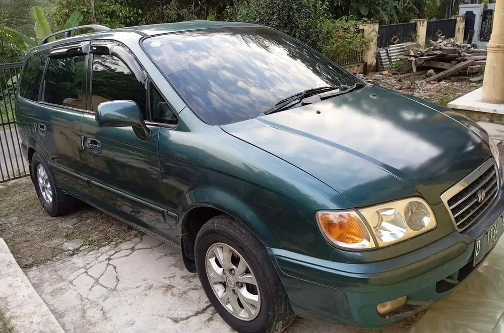 HYUNDAI TRAJET 2002 Bensin 2.0 MT