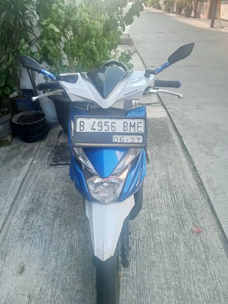Jual cepat Bu,Honda beat 2017 warna putih biru