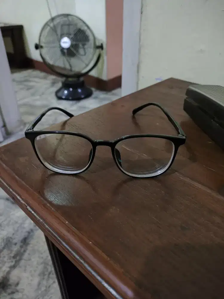 Kacamata Minus Pria